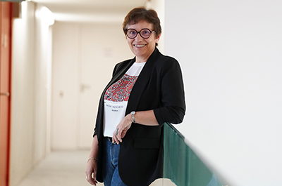 photo de christine saraiva, chargée d'ingénierie au sein de l'ADT64, agence départementale du tourisme béarn Pays basque, spécialiste des projets transfrontaliers