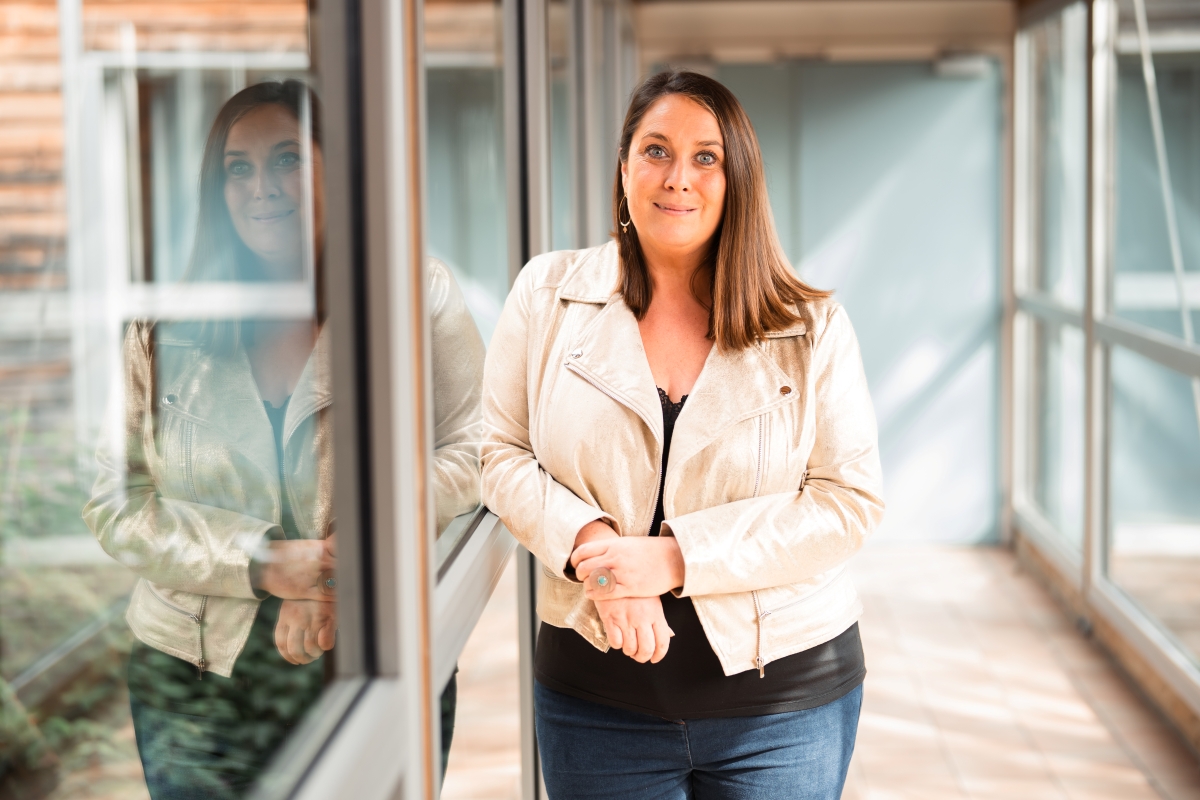 Ingrid Laur, chargée d'accueil et assistante administrative au sein de l'ADT64, agence départementale du tourisme 64 Béarn Pays basque