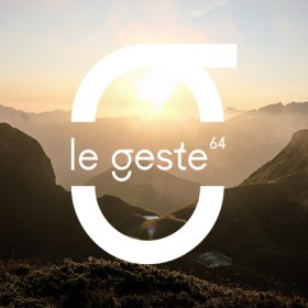 le geste 64, constitue une manière pour l’ADT64 béarn pays basque de sensibiliser le voyageur et de lui proposer de contribuer à l’impact de son séjour, tout en soutenant des agriculteurs engagés du territoire. plus d'infos sur legeste64.com