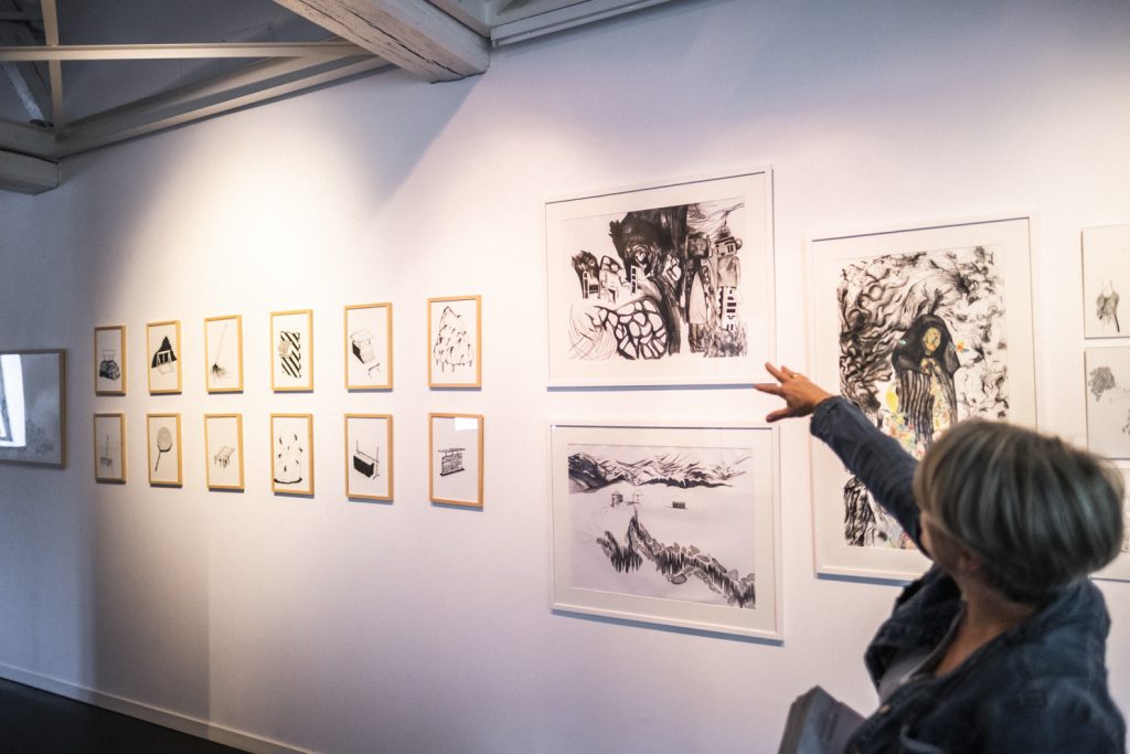 visite de l'espace muséographique herauskorritxe sur la mythologie basque à Tardets, au pays basque