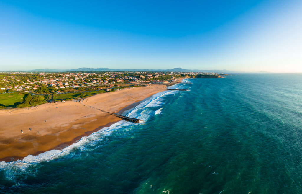 vue aérienne sur la cote basque sur les plages d'anglet